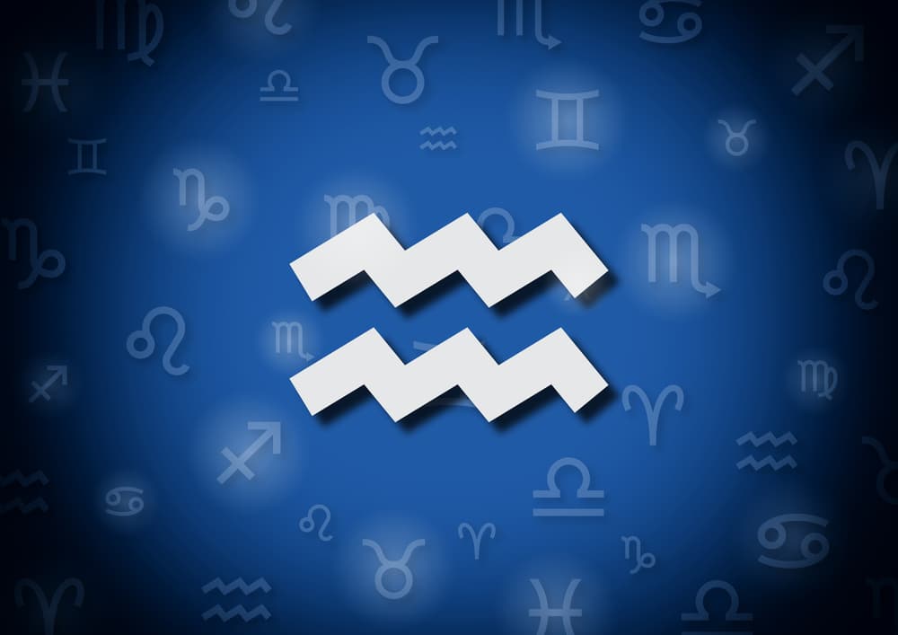 El elemento zodiacal de Acuario es aire, compartiendo así la trilogía con Géminis y Libra. El día más favorable de Acuario es el martes y el color que le corresponde es el azul turquesa.