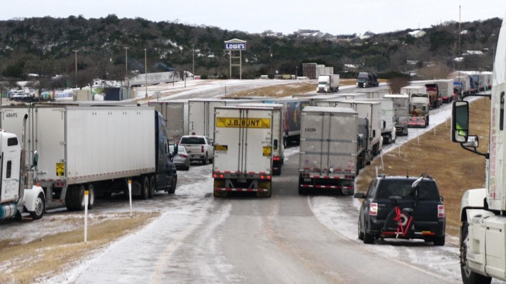 Tormenta Invernal: conductores quedan varados en el sur de Texas bajo temperaturas congelantes