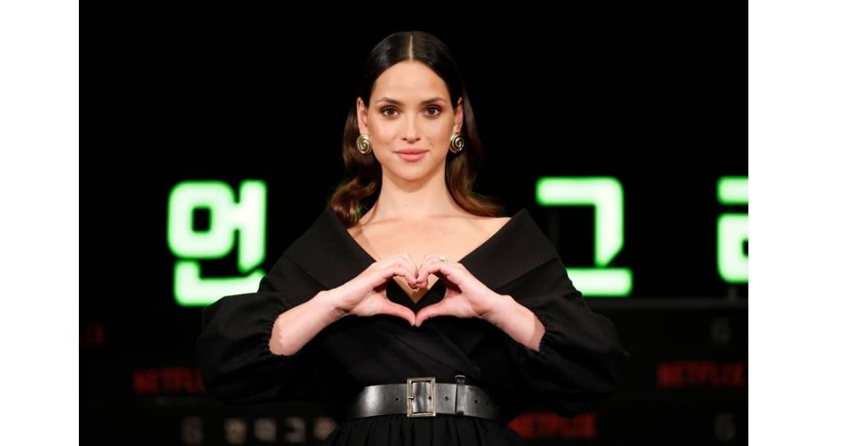 Adria Arjona en premiere de ‘Escuadrón 6’ en Corea
