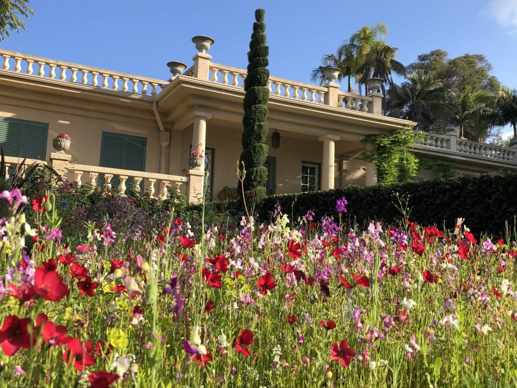 La finca Robinson está ubicada justo al norte del Hotel Beverly Hills, en el 1008 Elden Way, Beverly Hills, CA 90210.