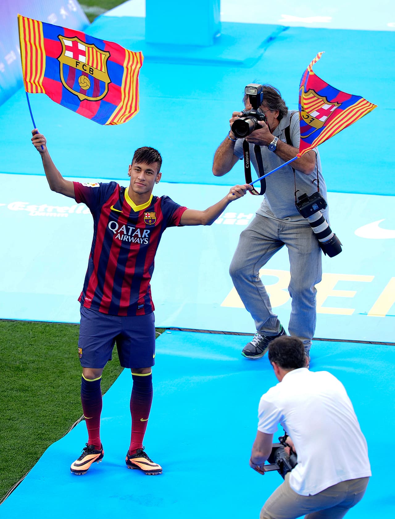 Sin embargo, en lo deportivo, la ilusión de juntar a dos de los tres mejores jugadores del mundo era tan grande que abarcaba Champions League, Liga, Copa, Supercopas, Mundial de Clubes. Todo en lo que participara el Barça.