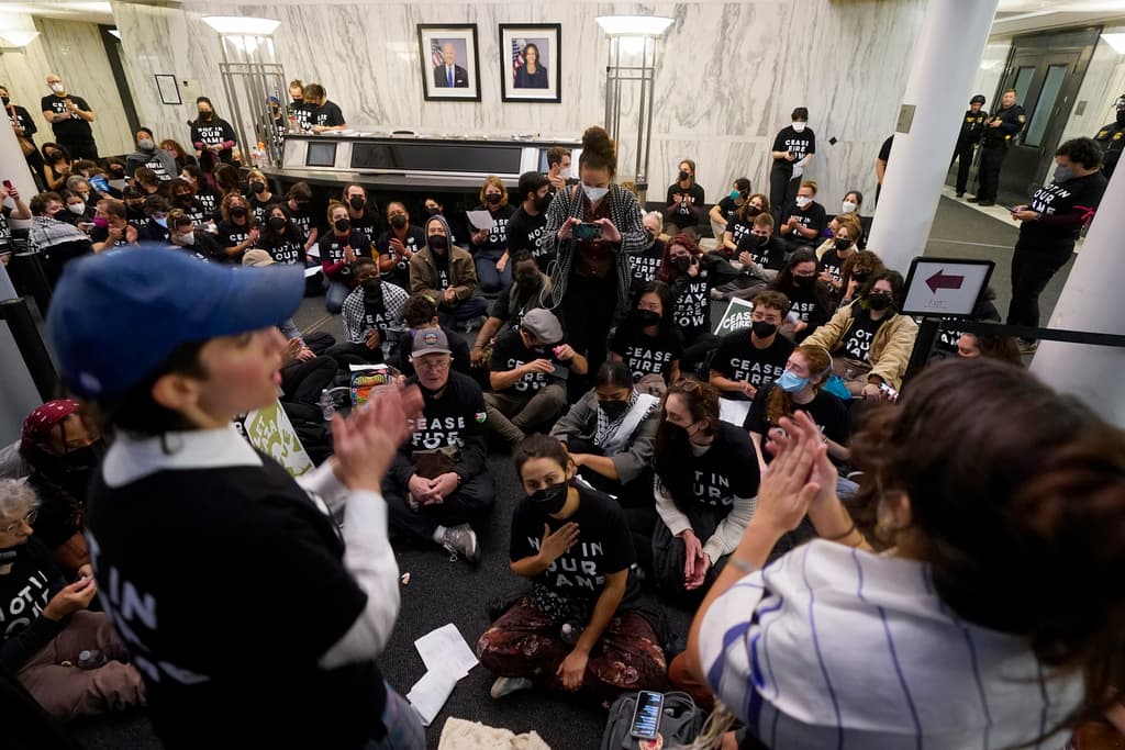 La protesta en Oakland fue una respuesta directa a los combates desencadenados por el ataque sorpresa de Hamas contra Israel, que ha causado numerosas muertes y una devastación significativa en Gaza.