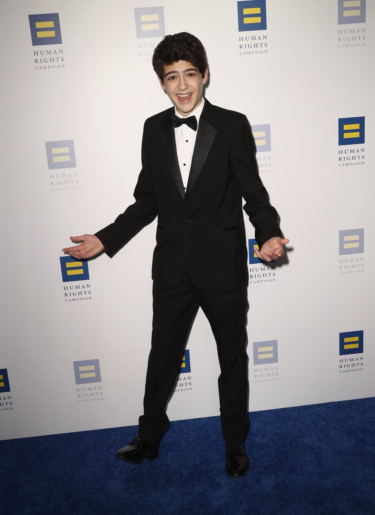 También dio crédito a la 
<b><a href="https://www.glaad.org/" target="_blank">Alianza Gay y Lésbica contra la Difamación de EEUU</a></b> (GLAAD por sus siglas en inglés), cuya información que difunde ayudó a Rush a tomar la decisión de dar a conocer su orientación sexual.