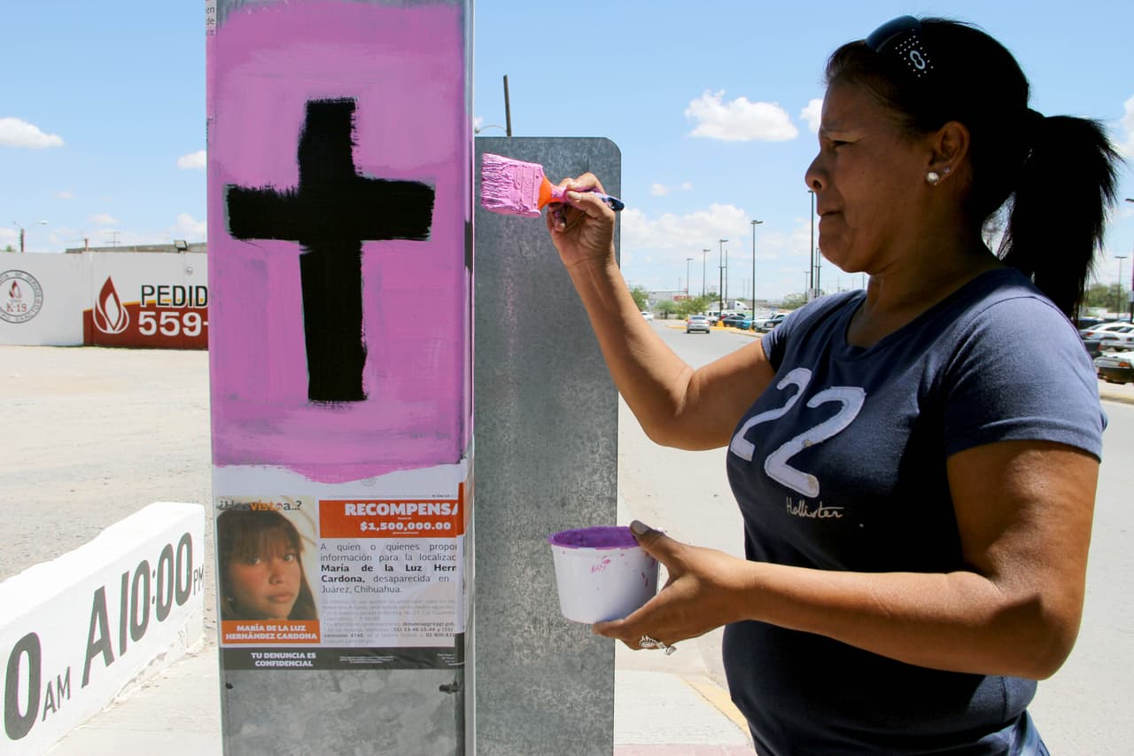 Mientras los casos de feminicidio aumentan, el gobernador de Puebla anunció su interés por ser candidato a la Presidencia de México.