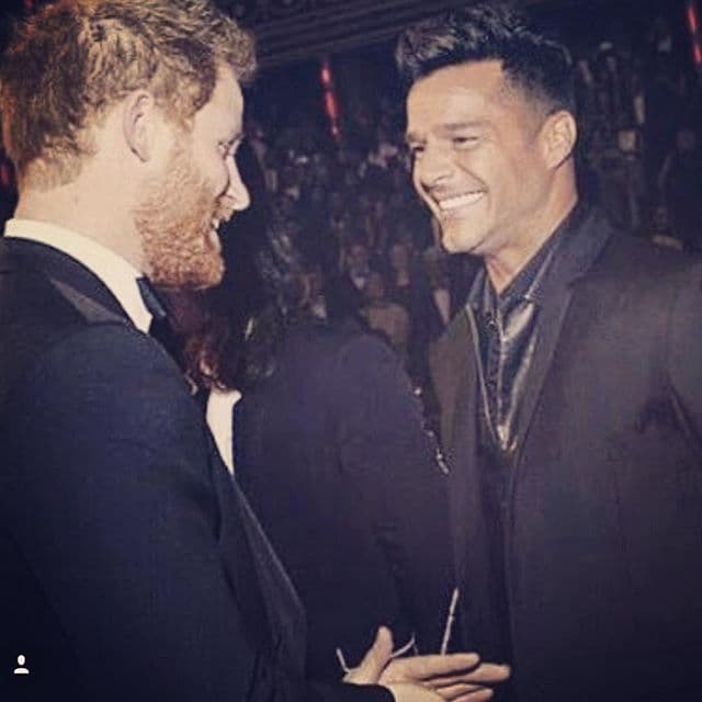 ¡Ricky Martin no aguantó la emoción de compartir su fotografía junto al Principe Harry!