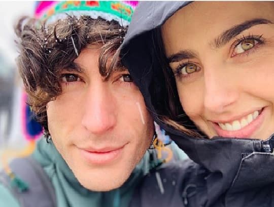 Días más tarde, los actores fueron captados
<b> besándose y paseando de la mano </b>en la Ciudad de México.
<br>