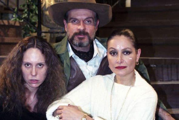 La carrera de Daniela Romo inició en 1978 cuando actuó en 'Ardiente secreto'. En 2001 trabajó al lado de Azela Robinson y Alejandro Tomassi en 'El manantial'. Hasta ahora suma 19 melodramas en su trayectoria.