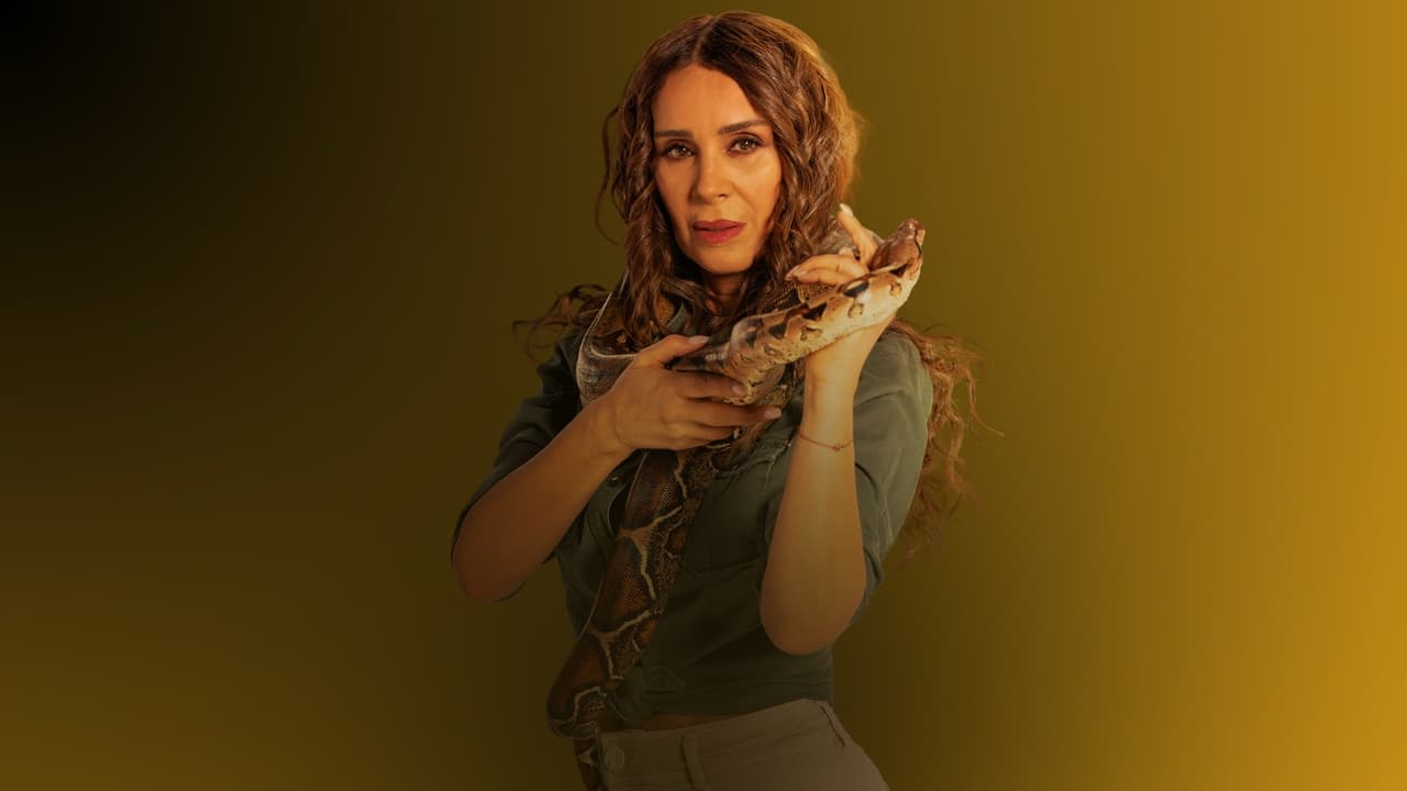 Catherine Siachoque da vida a Amapola Talavera, una hechicera que practica magia negra. Se convierte en la amante de Leonel y sueña con convertirse en la señora de la hacienda, pero Alba se interpondrá.