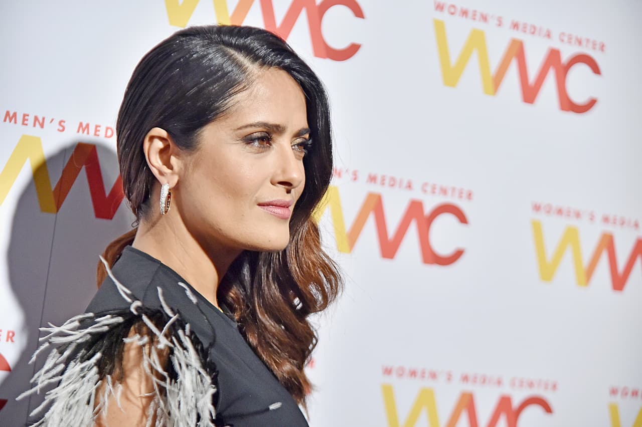 Salma Hayek : "Trump nos llama criminales, pero él es el acusado por violación"