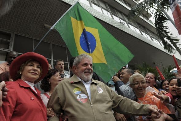 Más de 135 millones de brasileños están convocados a las urnas el domingo para elegir al sucesor del presidente Luiz Inácio Lula da Silva, el gobernante más popular de la historia reciente del país.