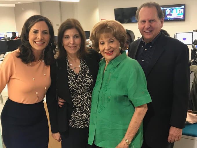Aquí con la gerente de Noticias 23 en Miami, Claudia Puig, la expresentadora y ahora candidata al congreso, Maria Elvira Salazar, y el excongresista Lincoln Díaz-Balart.