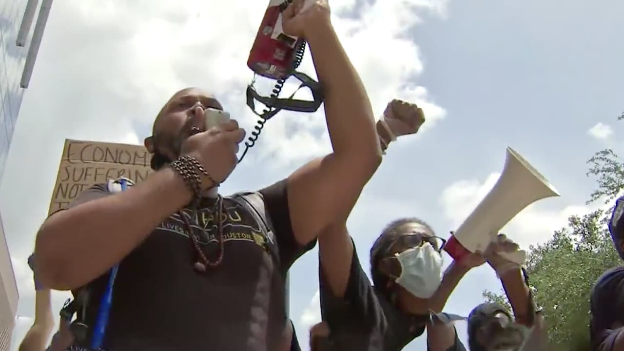 Los organizadores planearon una caminata pacífica partiendo del parque ubicado en el centro de la ciudad hasta la alcaldía.