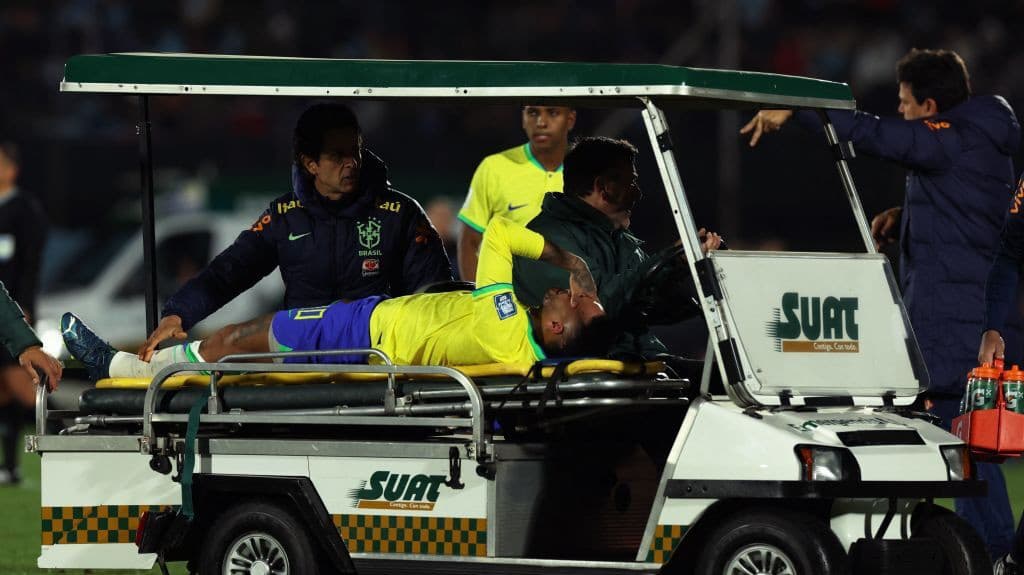 Fuerte lesión de Neymar lo tendrá varias semanas de baja