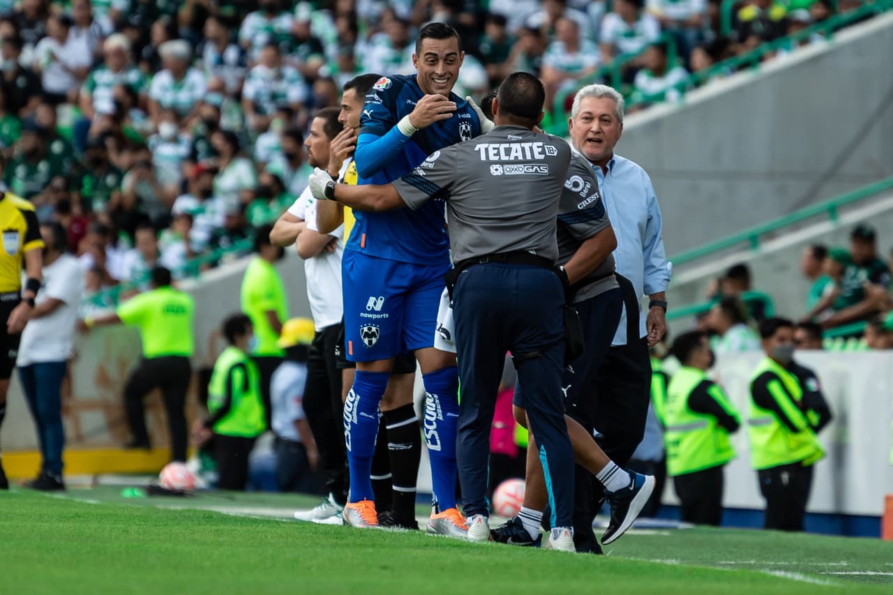 Santos logra una remontada de alarido para sacarle los tres puntos al Monterrey que no supo manejar la ventaja en el marcador.