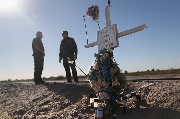 Identifican a cientos de personas muertas en la frontera 