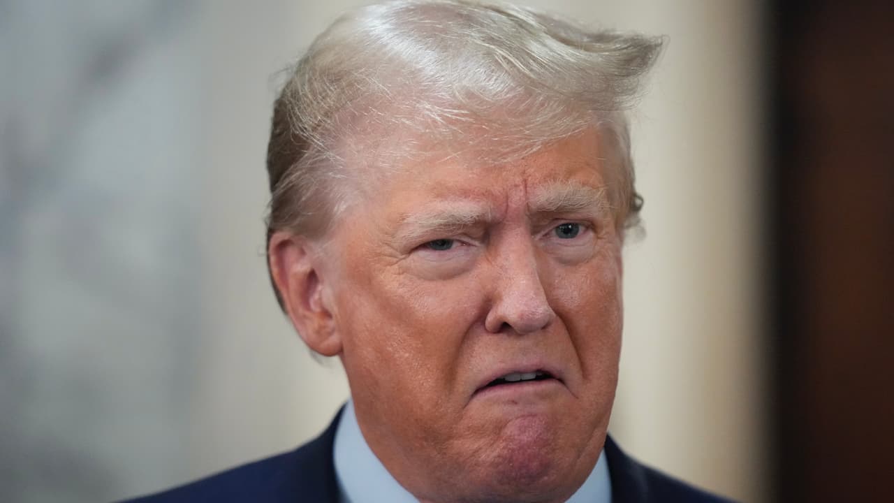 Trump cierra dos de sus frentes legales, ¿se trata de un retiro táctico del expresidente?