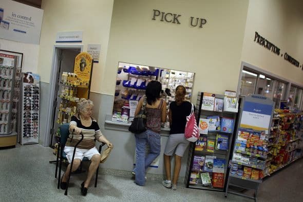 Los expertos creen que la combinación de la educación y los factores socioeconómicos subyacentes pudiera contribuir a las ideas equivocadas y a las expectativas que se tienen de los antibióticos.