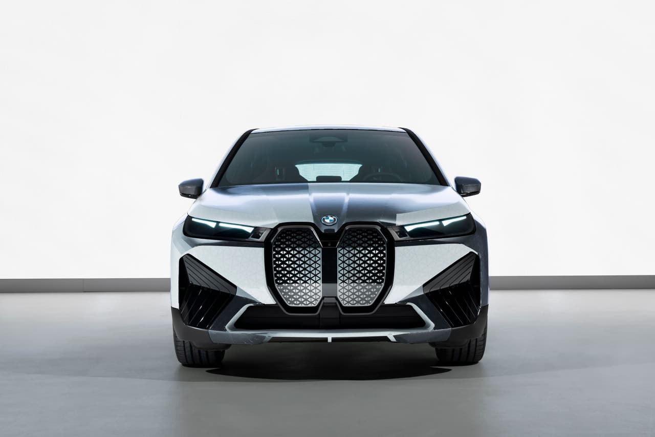 BMW iX Flow Concept
