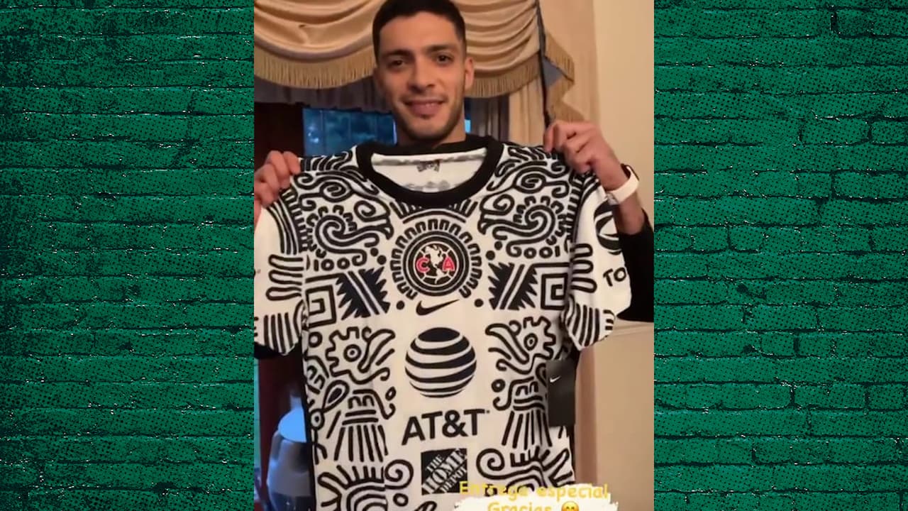 ¡Caballero Águila en Inglaterra! Raúl Jiménez presume nuevo jersey