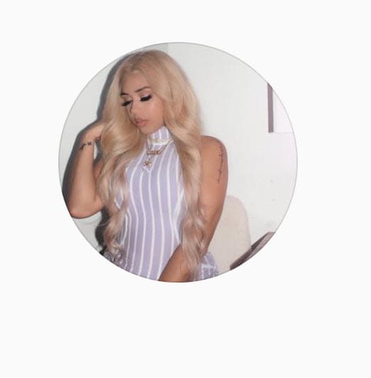 Ella tiene esclerosis múltiple, "una enfermedad crónica, que 
<b><a href="https://www.nationalmssociety.org/NationalMSSociety/media/MSNationalFiles/Brochures/Brochure-%C2%BFQue-es-la-Esclerosis-Multiple.pdf" target="_blank">ataca al sistema nervioso central</a></b> pudiendo a veces incapacitar a la persona. Los síntomas pueden ser leves, como un adormecimiento en las extremidades, o graves, como la parálisis o la pérdida de visión", según la Sociedad Nacional de Esclerosis Múltiple de EEUU. 
<br>