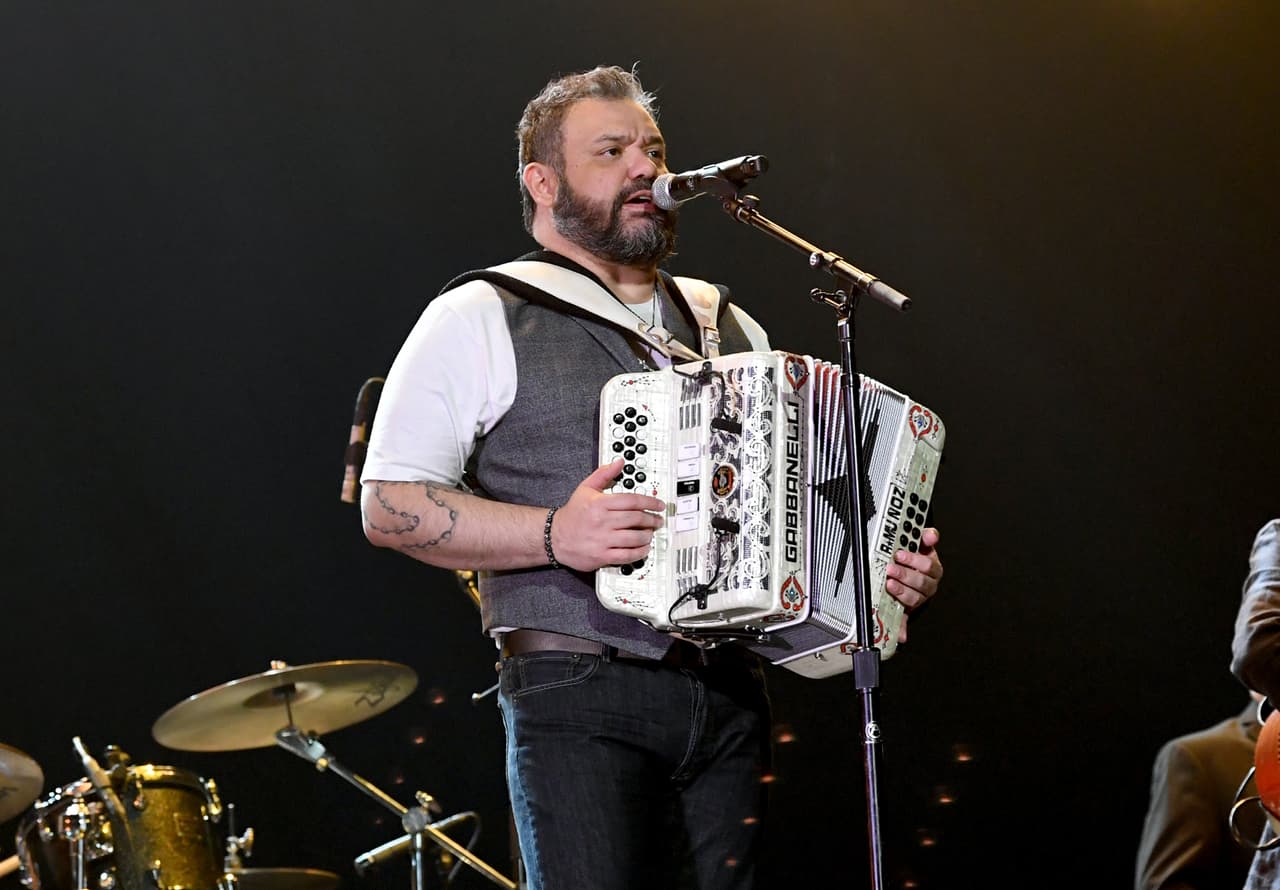 Día 2 - El grupo Intocable durante los ensayos para la ceremonia de Latin GRAMMY en el MGM Grand Hotel & Casino en Las Vegas, Nevada.