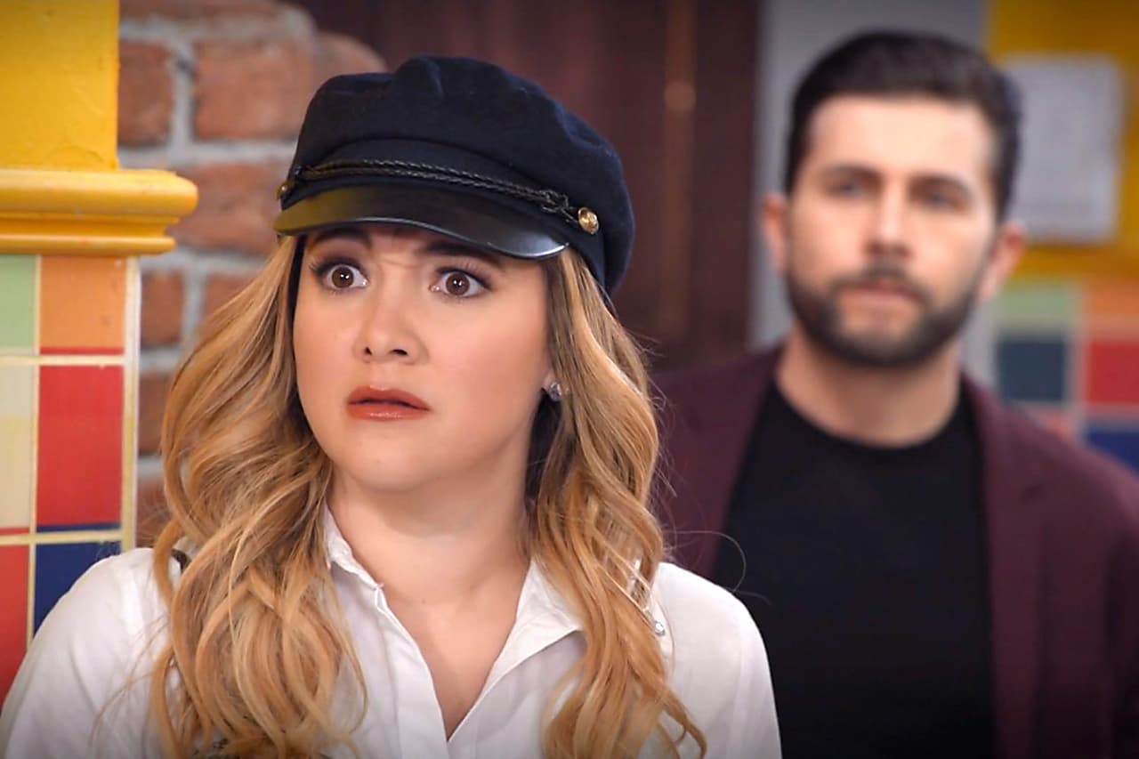 "Creo que
<b><a href="https://twitter.com/saleelsoltv/status/1445396128128806918?s=21" target="_blank">la gente habla a partir de la ignorancia </a></b>regularmente", arremetió a su arribo al aeropuerto de la capital mexicana en declaraciones presentadas en 'Sale el sol' este martes 5 de octubre.
<br>