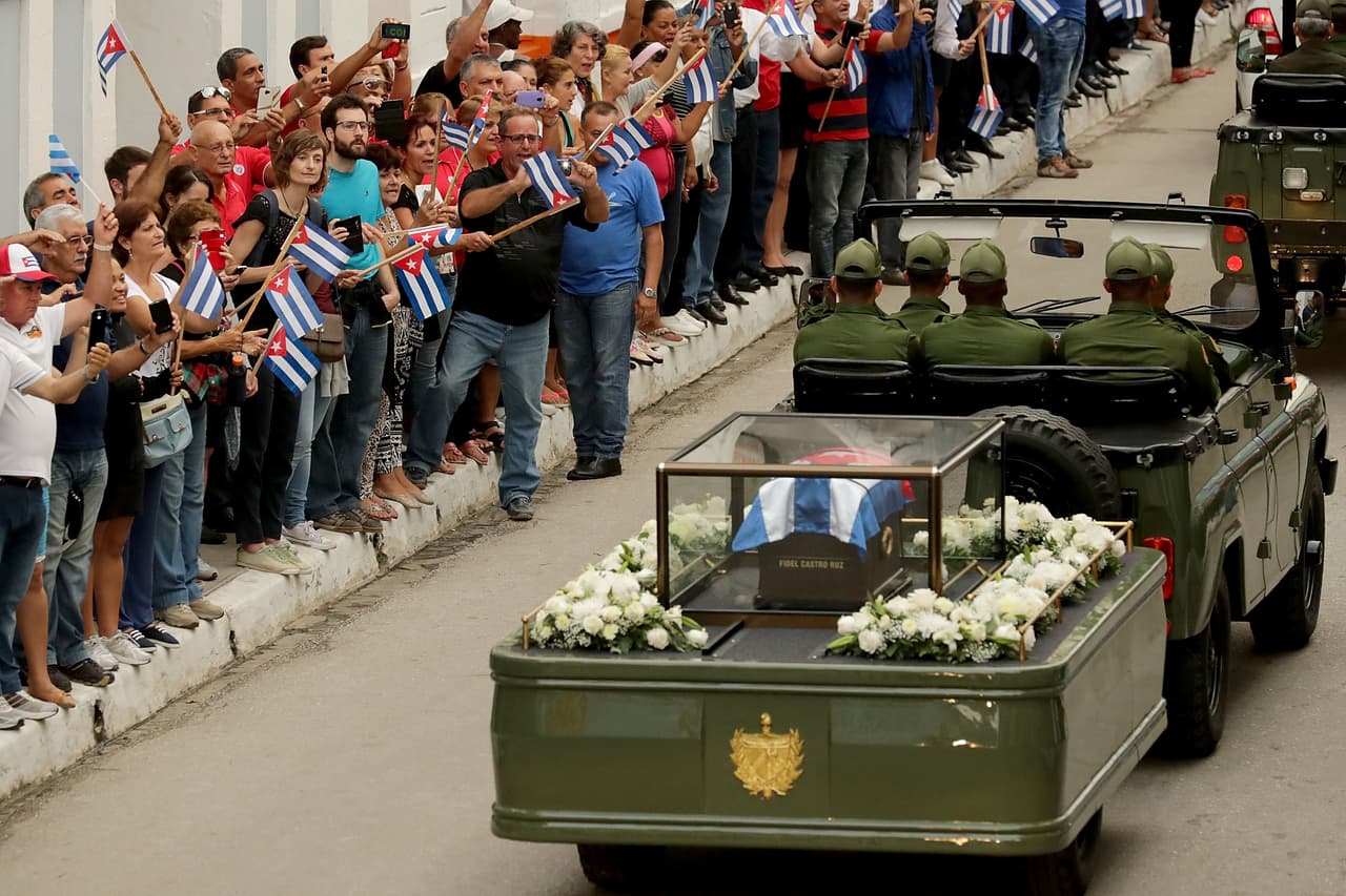 Las cenizas de Fidel Castro al pasar por Santa Clara, en su camino a Santiago de Cuba.
