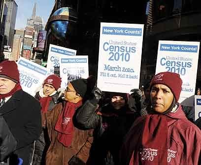 Tipo de viviendaEn la tercera pregunta, debes aclarar el tipo de vivienda: ¿Es esta casa, apartamento o casa móvil?Las posibles respuestas son: ¿Propiedad suya o de alguien en este hogar con una hipoteca o préstamo? (incluya los prestamos sobre el valor liquido de la casa). ¿Propiedad suya o de alguien en este hogar libre y sin deuda (sin una hipoteca o préstamo)? ¿Alquilado(a)? ¿Ocupado(a) sin pago de alquiler?