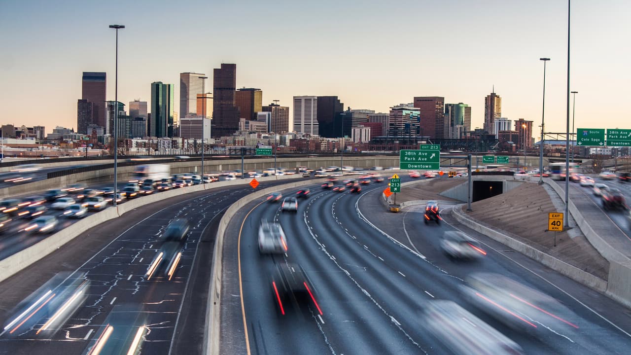 <h3 class="cms-H3-H3">14. Denver, CO</h3>
<br>Viaje promedio:
<b>29 minutos</b>
<br>Número de pasajeros:
<b>469,307</b>
<br>Hasta media hora:
<b>53%</b>
<br>Hasta una hora:
<b>98%</b>
<br>Más de una hora:
<b>2%</b>