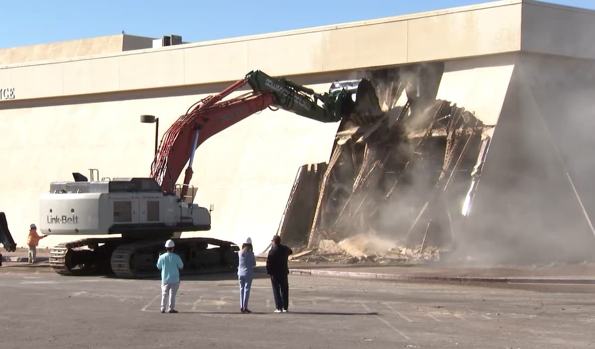 Fue un hito en nuestro estado por ser 
<b>el primero cubierto, de dos pisos y con aire acondicionado</b>; también, en albergar películas.
