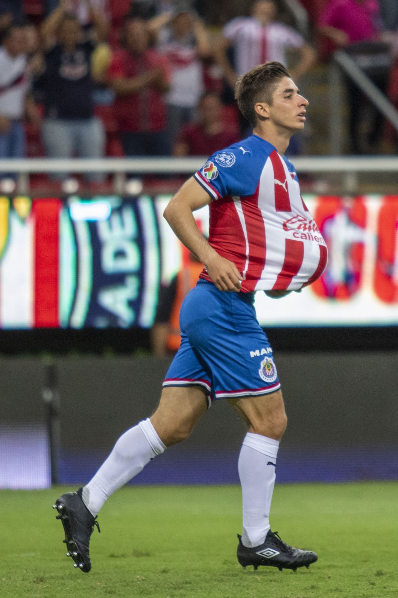 Isaac Brizuela (45’) emparejó los cartones.