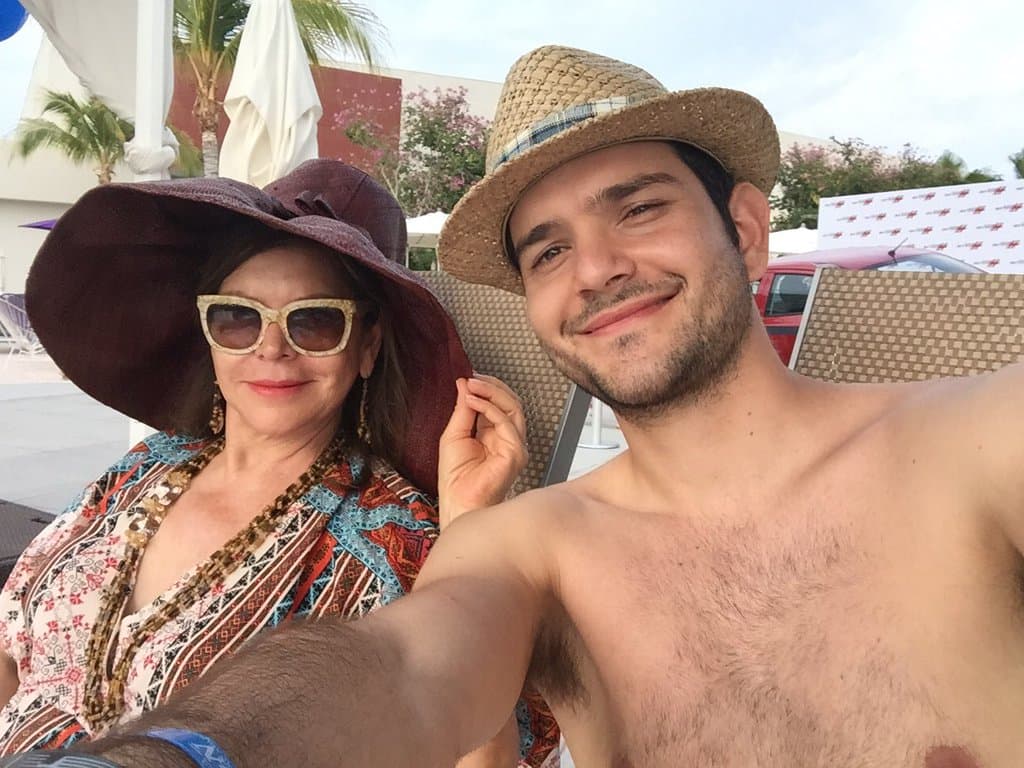 En la ficción, Ana Bertha Espín es madre de Benito en la serie ‘Vecinos’, pero en la vida real, su único hijo se llama Jaime Arturo Lozano Espín, exfutbolista y actual técnico mexicano.
<br>