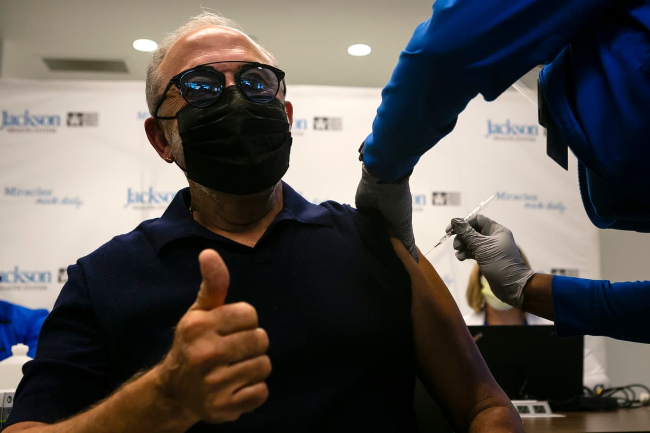 “En el Sistema de Salud Jackson, nuestro mayor enfoque sigue siendo prevenir la propagación del covid-19 vacunando a la mayor cantidad posible de personas que viven en nuestra comunidad, pero al mismo tiempo no crear obstáculos para quienes tienen acceso limitado a documentación extensa”, dice el comunicado del Sistema de Salud Jackson.
<br>