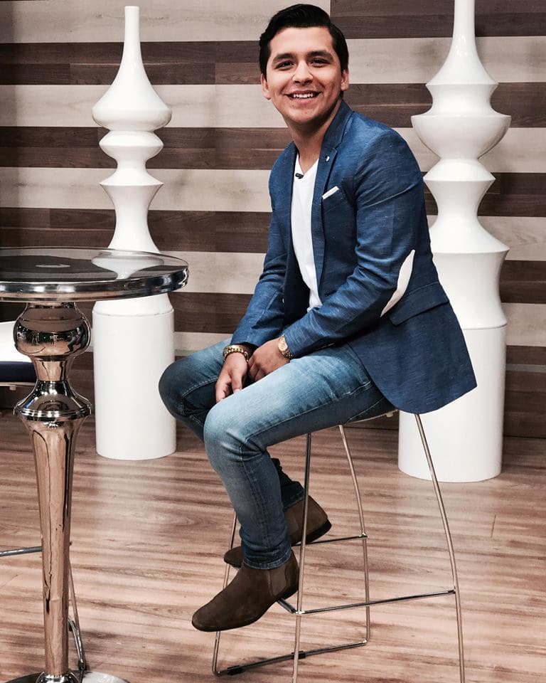 A sus escasos 18 años de edad, Christian Nodal se ha convertido en un auténtico ídolo juvenil del regional mexicano, gracias a su peculiar estilo interpretativo y a éxitos como 'Adíos amor' y 'Probablemente', junto al español David Bisbal.