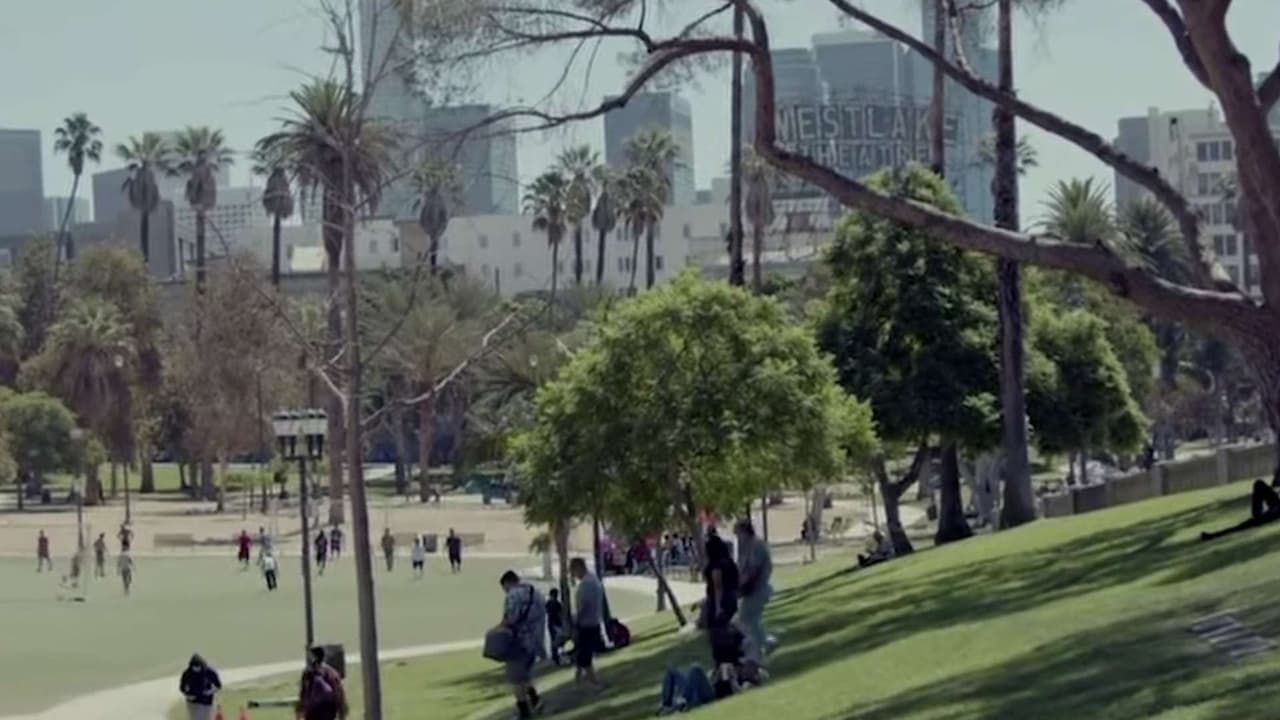 Familias cuestionan si MacArthur Park en Los Ángeles realmente es seguro para los niños