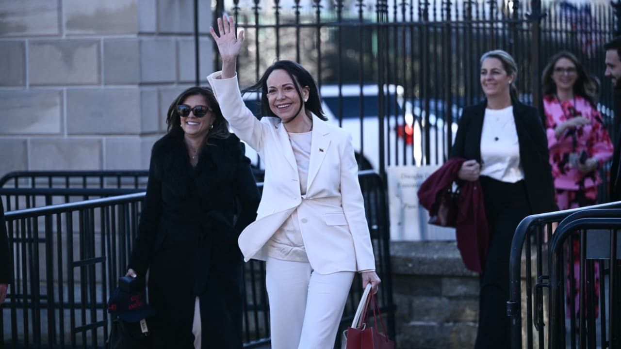 María Corina Machado tiene el respaldo de los venezolanos, más no del ejército: Especialista