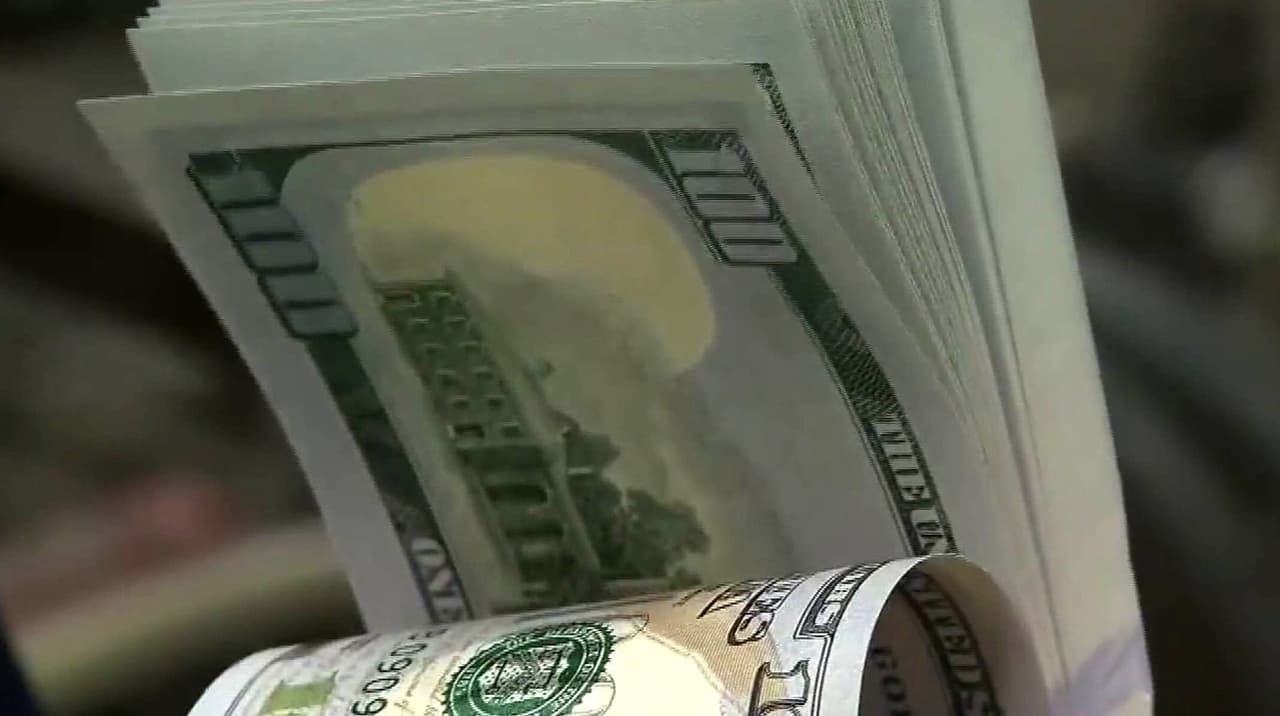 Hablemos de inmigración | ¿Trump busca impedir a inmigrantes echar raíces bancarias?