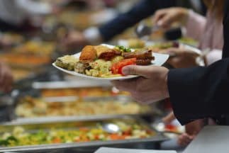 El precio de ciertos alimentos ha encarecido el primer alimento del día en Estados Unidos.