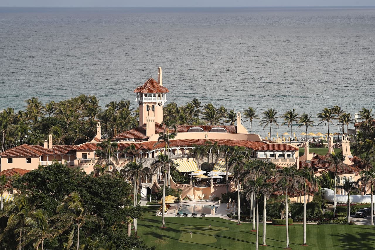 La oficina tiene su sede en el sur de Florida, en el condado Palm Beach, en donde Donald Trump tiene ahora su residencia.
<br>