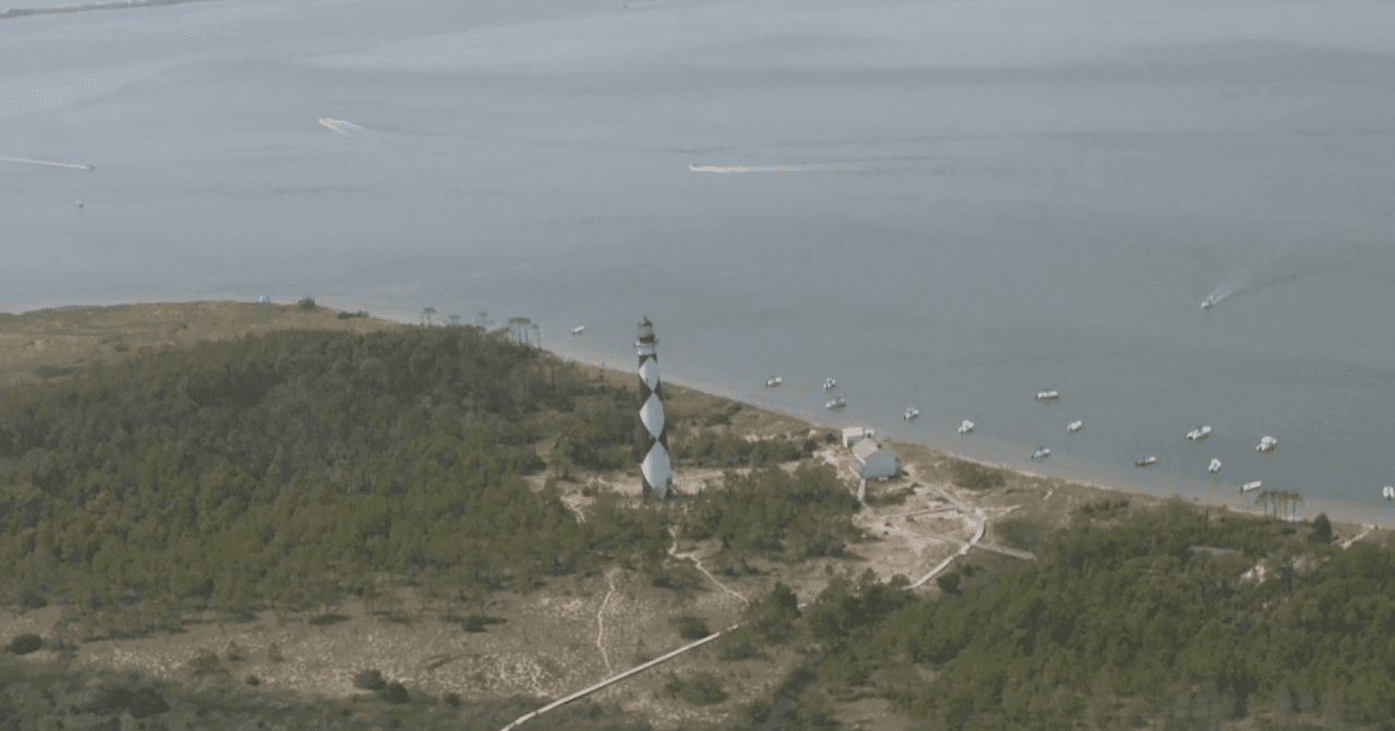 Las aguas en el Cape Catteras se perciben tranquilas después del paso del huracán Dorian por Carolina del Norte