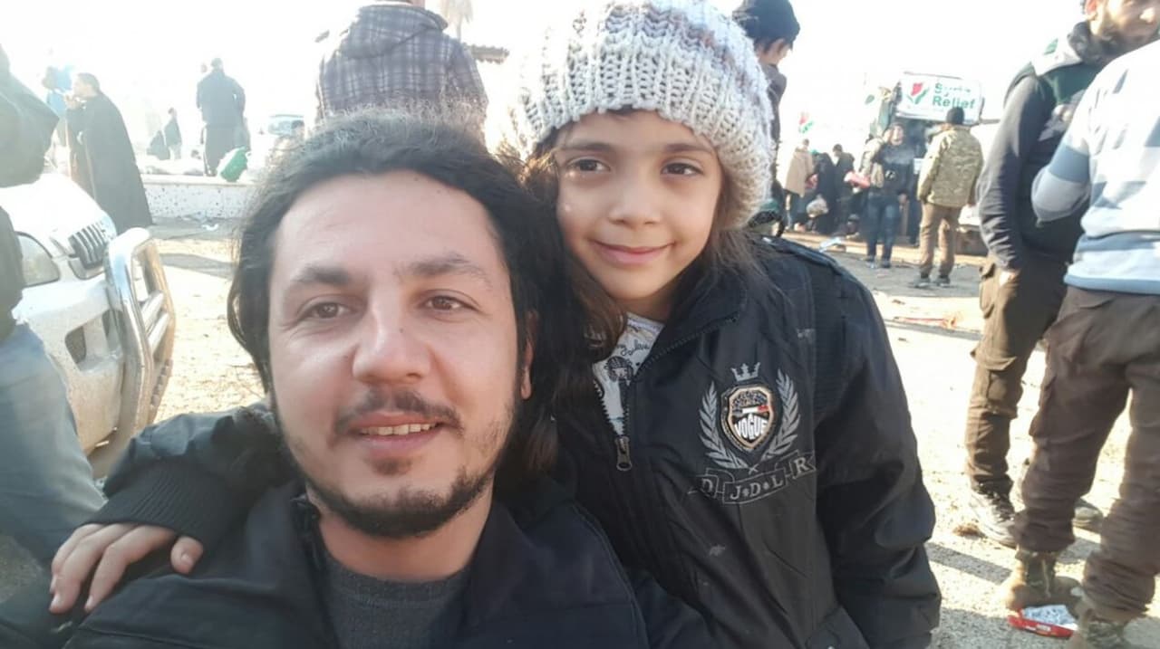 Bana, la niña tuitera de Alepo, entre los miles de evacuados en la zona de conflicto de Siria