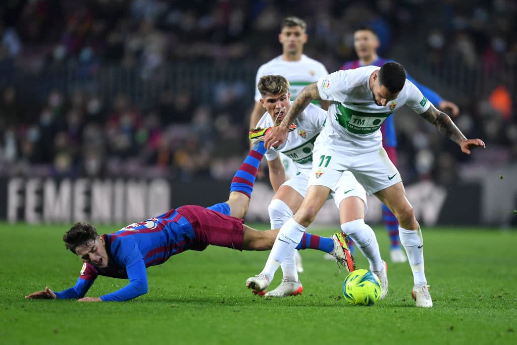 Los goles de Ferran Jutgla (16'), Gavi (19') y Nicolás González (85) le dan los tres puntos al Barcelona luego de vencer 3-2 al Elche en el Camp Nou.