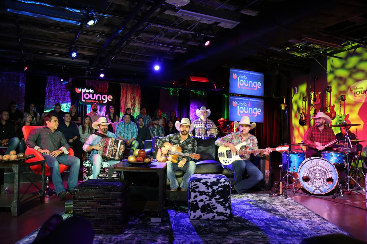 Los chicos guapos de La Leyenda bromearon y divirtieron a sus invitados.