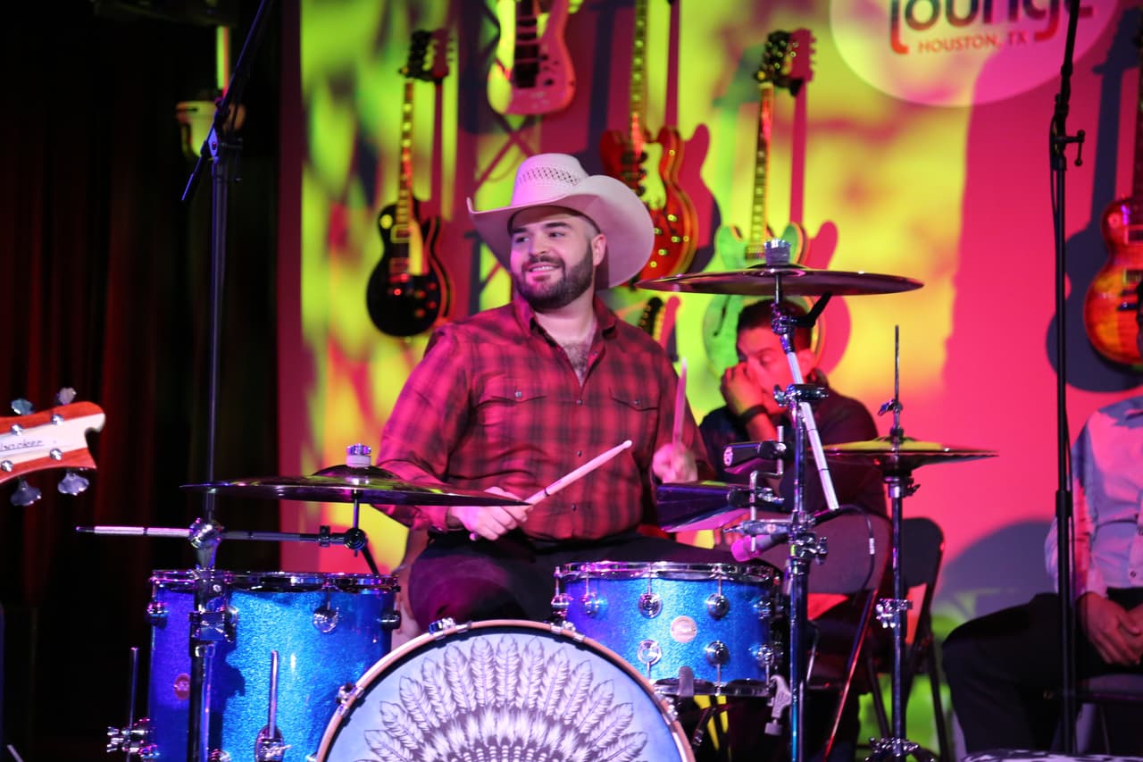 Risas, bromas, secretos, momentos especiales... con los guapos chicos de la Leyeda. Una experiencia única en el Uforia Lounge