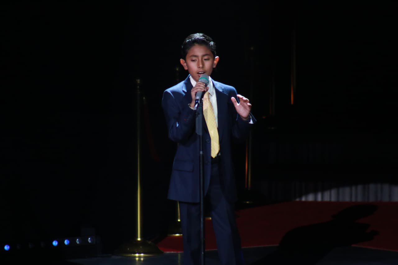 Y tenemos que confesar que nos recordó al Sol de México en su niñez.