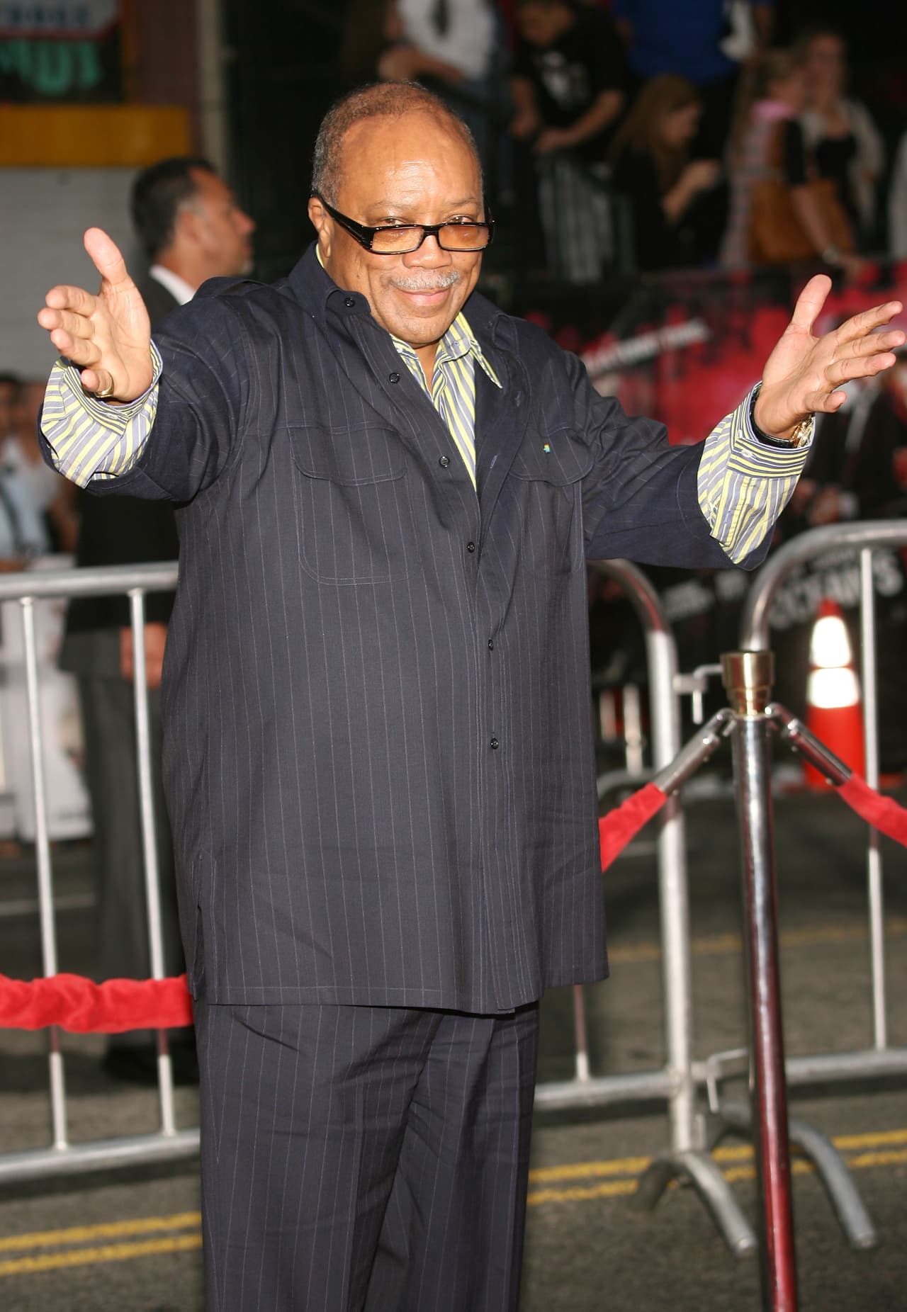 Compositor, director, arreglista y legendario productor estadounidense de música es Quincy Jones.