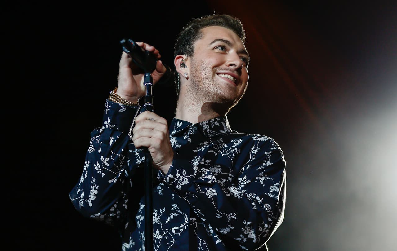 'Omen' de Diclosoure ft Sam Smith La voz de Sam Smith no pudo haberse combinado mejor que con Diclosure. ¡Tienes que escucharla!