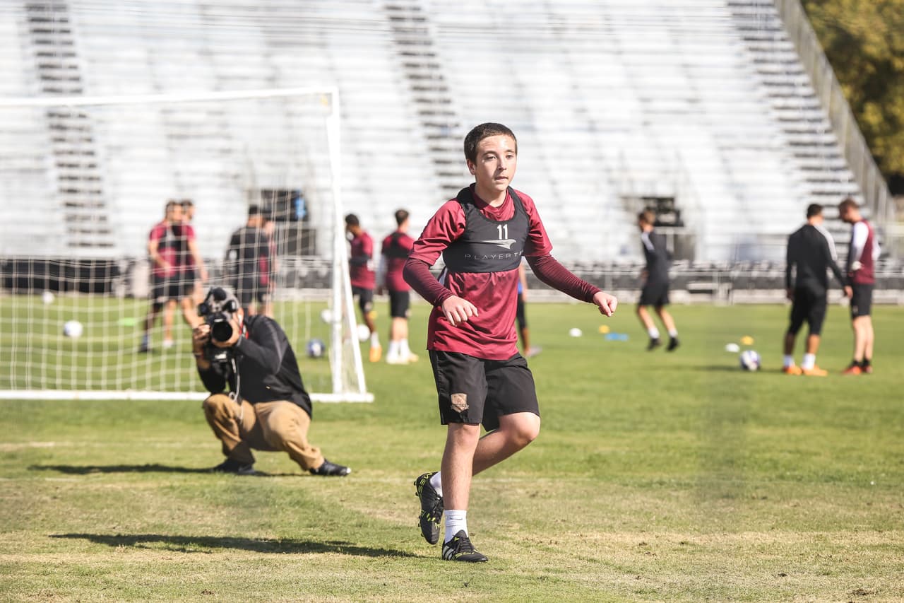 El club organizó una conferencia de prensa para anunciar su fichaje, y pudo debutar al partido siguiente, cuando pudo marcar un celebrado gol en el primer minuto de juego. Matthew es una de los rostros del espíritu indomable, mientras atraviesa por un tratamiento de un año de quimioterapia, destinado a eliminar tumores generados por una extraña condición en su sangre.