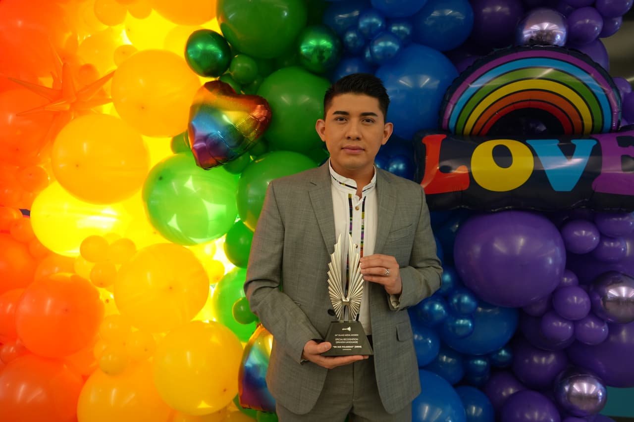 Adonias Arevalo: Host, Linea de Fuego Show de ViX 
<br> 
<br>