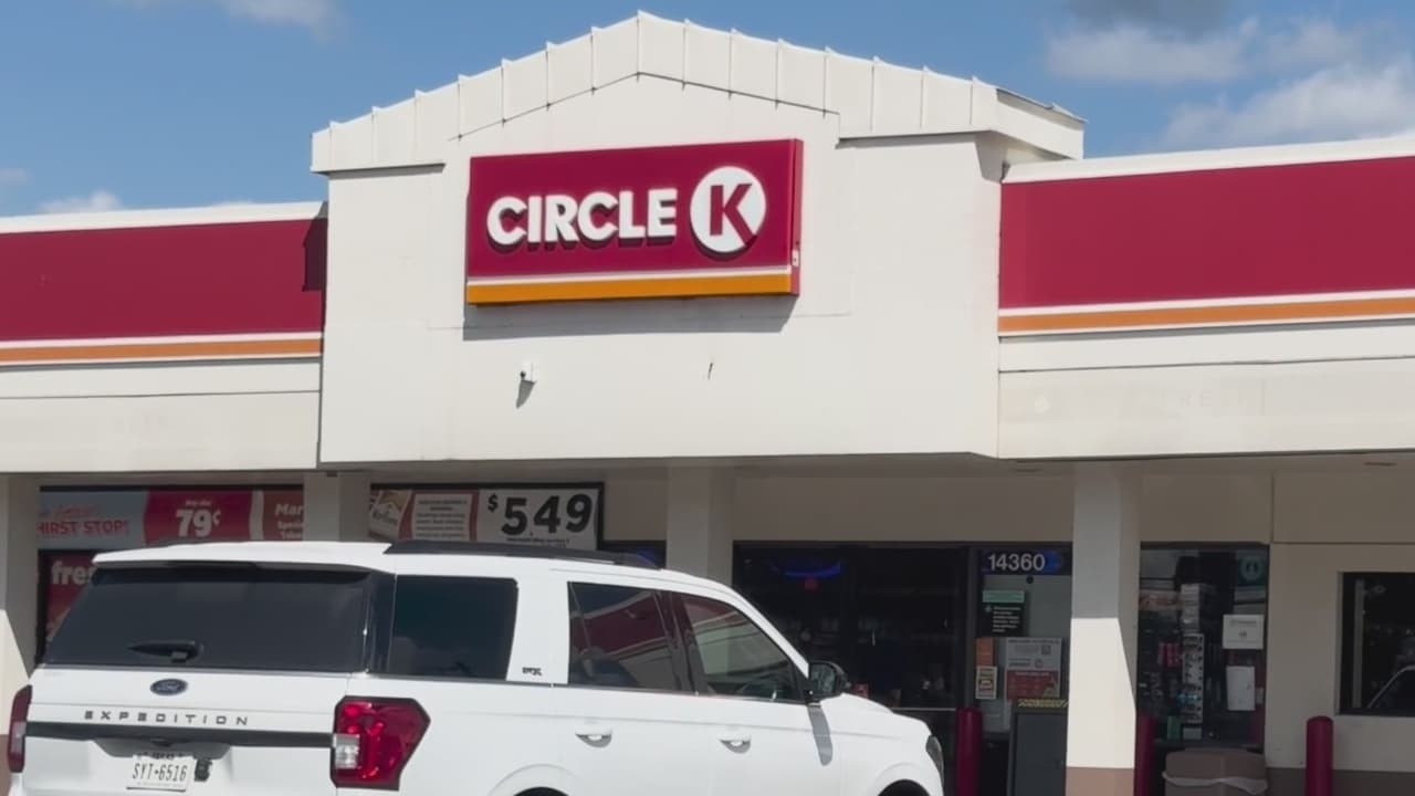 Denuncian insultos racistas de un supuesto cajero de un Circle K en Houston